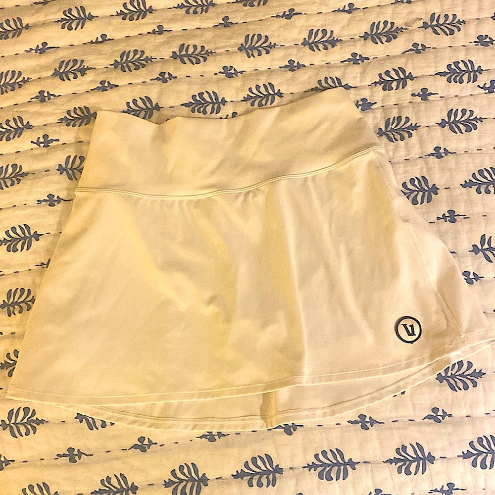 Vuori women’s white tennis skirt size small